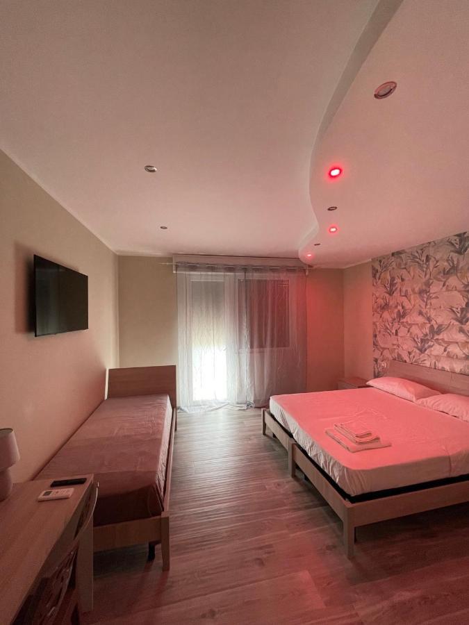 B&B New Paris & Suite 塔兰托 外观 照片