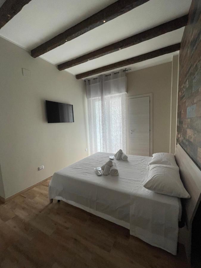 B&B New Paris & Suite 塔兰托 外观 照片