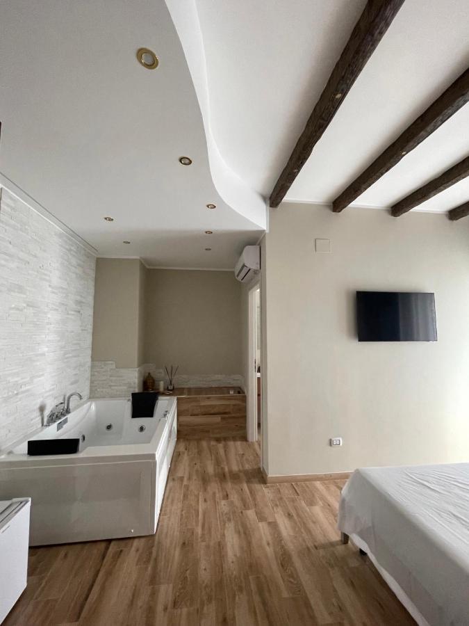 B&B New Paris & Suite 塔兰托 外观 照片